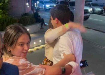 Vereadora do PSDB chama João Campos de 'meu governador'.