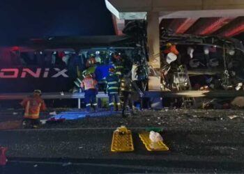 Acidente grave de ônibus deixa 10 mortos e 42 feridos em Itapetininga, São Paulo.