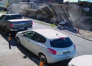 Fachada de galeria desaba em Jaboatão dos Guararapes, deixando feridos.