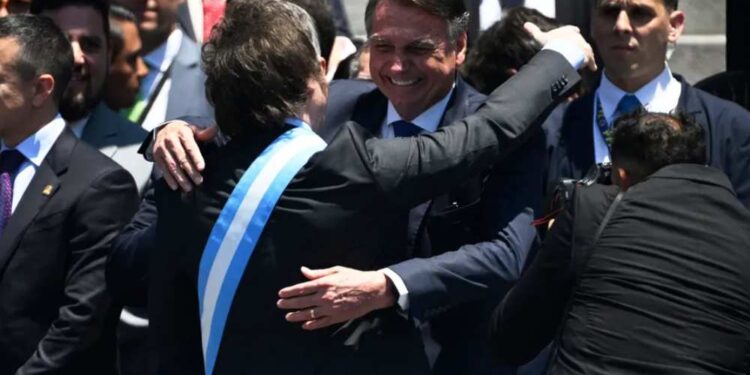 Jair Bolsonaro durante posse de Javier Milei na Argentina (Foto: Luis Robayo/AFP)