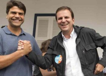 Deputado Pedro Paulo retira candidatura a vice-prefeito por temor de vídeo íntimo.