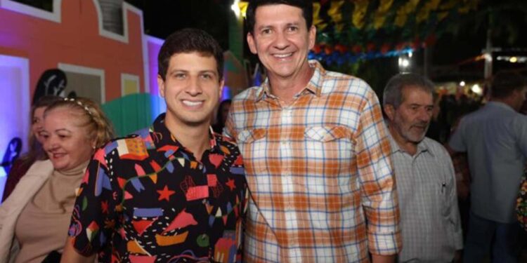 Os prefeitos do Recife, João Campos (PSB), e de Petrolina, Simão Durando (UB)