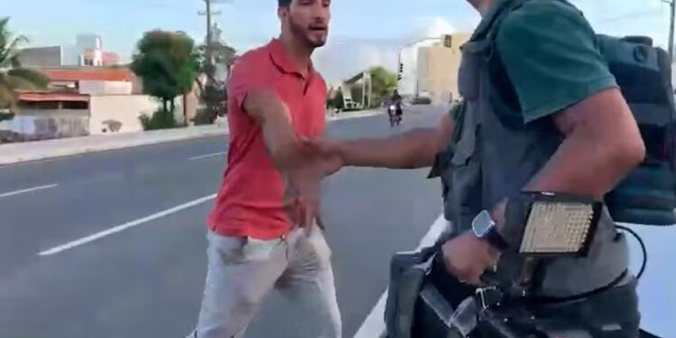 Equipe do Bom Dia Mirante é agredida durante cobertura de acidente de trânsito.