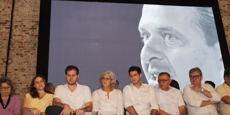 Convenção do PSB realizada no Recife no último sábado (10) , com homenagem a Eduardo e presença da família Campos