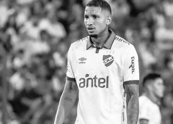 Jogador uruguaio Juan Izquierdo morre após passar mal em partida pela Copa Libertadores.