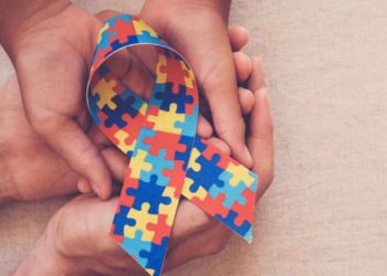 Contribuintes luta na Justiça por tratamento de filhos autistas.