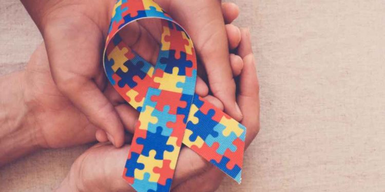 Contribuintes luta na Justiça por tratamento de filhos autistas.