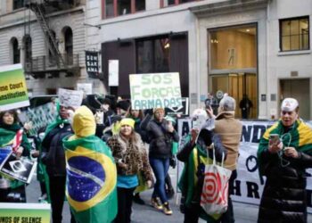 Ministro do STF utiliza órgão do TSE para levantar informações sobre manifestantes em evento privado.