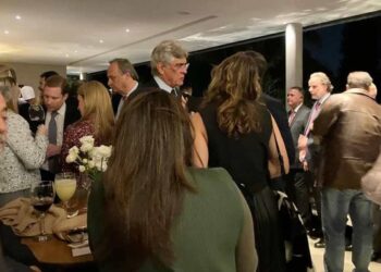 Ministros do STF e do governo Lula se reúnem em festa de aniversário de Gilmar Mendes.