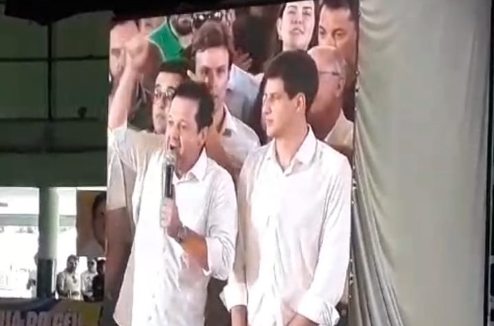 Geraldo Júlio reaparece e ataca oposição ‘mentiras e fake news’