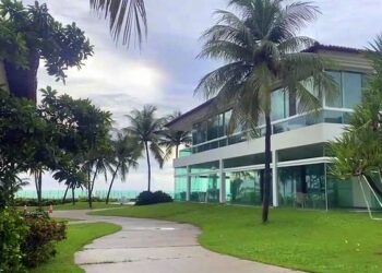 Mansão em Barra de Catuama de um dos herdeiros do Grupo, Fernando Santos