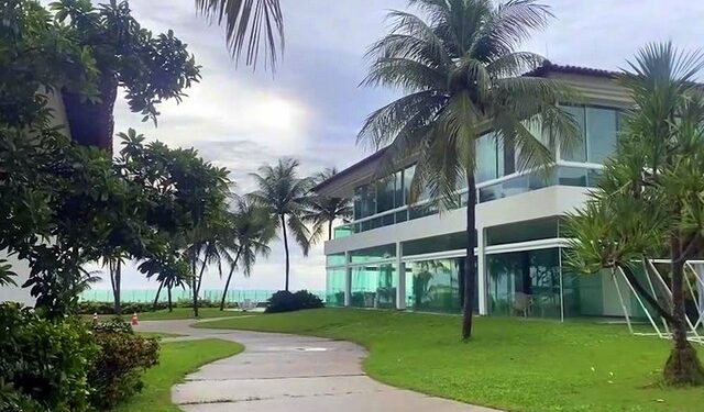 Mansão em Barra de Catuama de um dos herdeiros do Grupo, Fernando Santos