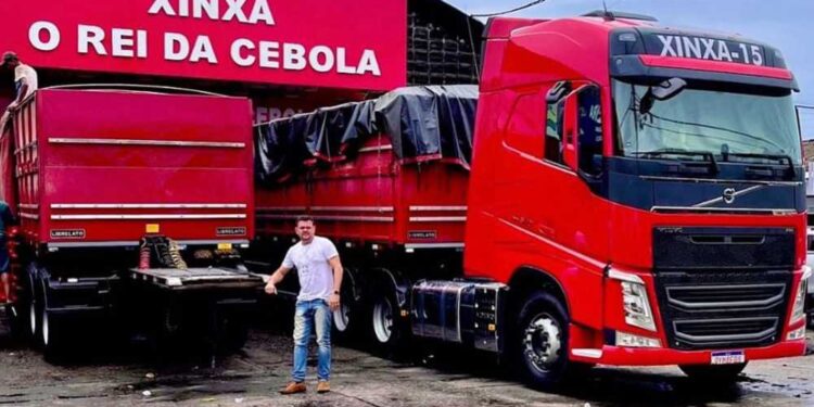 Empresário 'Rei da Cebola' é preso pela Polícia Federal em operação contra lavagem de dinheiro e tráfico de drogas.