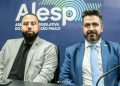 Escobar, ex-presidente estadual do PRTB, e Leonardo Avalanche, presidente nacional, durante evento na Assembleia Legislativa de São Paulo.