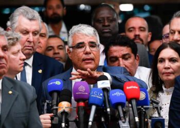 Oposição defende impeachment do ministro Alexandre de Moraes.