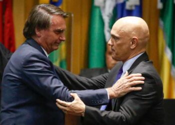 Jair Bolsonaro decide comparecer a manifestação em favor do impeachment de ministro do STF.