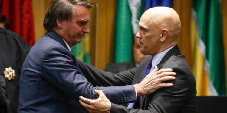 Jair Bolsonaro decide comparecer a manifestação em favor do impeachment de ministro do STF.