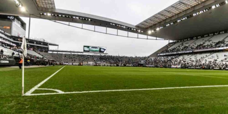 Promotores investigam acusação de lavagem de dinheiro do PCC no futebol.