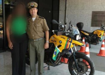 O coronel Reginaldo e a atual esposa numa solenidade em 2018