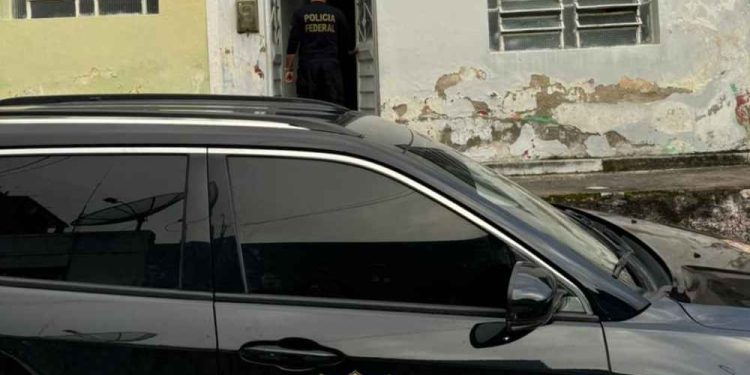 Viatura da Polícia Federal durante operação