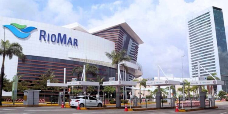 Proibição de motocicletas gera polêmica no estacionamento do Shopping RioMar Recife.