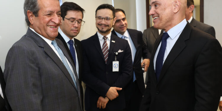 Moraes pressiona Costa Neto