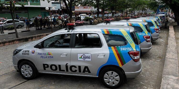 Policiais foram acusados de abandono de posto por deixar viatura parada