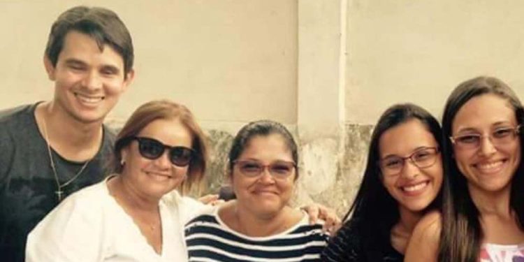 João de Nadegi, Nadegi Queiroz, Jaciara e as flhas Talita e Tamires