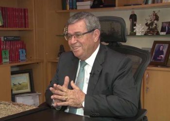 Desembargador de Sergipe, Luiz Antônio Araújo Mendonça, é aposentado compulsoriamente após acusações graves.