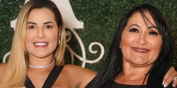 A influenciadora Deolane Bezerra e a mãe, Solange Bezerra