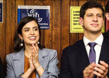 Marqueteiros de João dizem que namoro impulsiona popularidade digital de Tabata