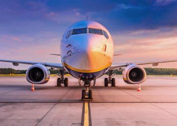 Brasil concentra 98% das ações judiciais globais no setor aéreo, com 600 mil processos abertos em um ano.