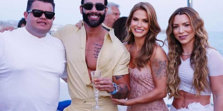 Empresário paraibano André Rocha celebra aniversário de Gusttavo Lima em festa de luxo na Grécia.