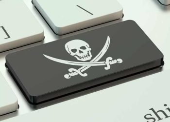 Operação coordenada pelo governo brasileiro combate pirataria online.