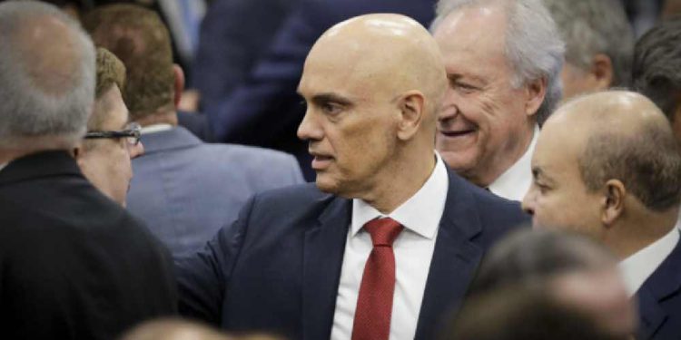 Esquema de coleta de dados pessoais do Ministro do STF descoberto em investigação da PF.