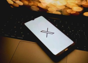 Ministro do STF determina transferência de R$ 18 milhões das contas do Twitter e Starlink para a União.