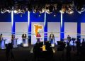 Bancada do debate. Da direita para a esquerda: Marina Helena (Novo), Ricardo Nunes (MDB), Tabata Amaral (PSB), Datena (PSDB), intermediadora, Guilherme Boulos (PSOL) e Pablo Marçal (PRTB).