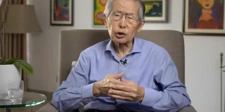 Ele foi condenado em 2009 a 25 anos de prisão por crimes contra a humanidade e era acusado de corrupção e abusos dos direitos humanos.