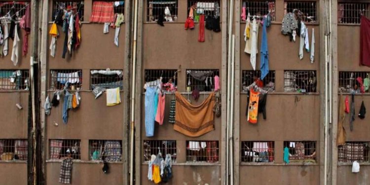 Expansão das facções criminosas no sistema prisional brasileiro.