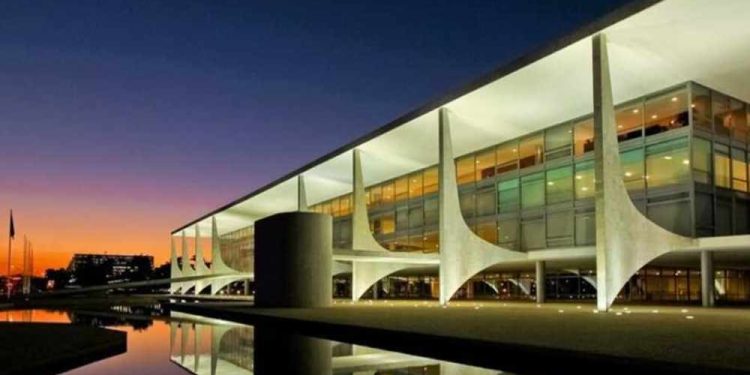 Revogada licitação de R$ 200 milhões para comunicação digital pela Secom.