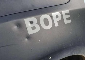 Nas ocorrências, policiais alegaram que suspeitos reagiram e houve troca de tiros.