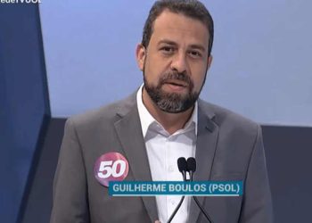 Guilherme Boulos revela experiência com maconha na adolescência em debate.