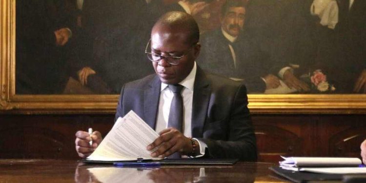 Ministro dos Direitos Humanos é denunciado por suposto assédio sexual.