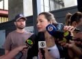 Deolane Bezerra deixa Fórum do Recife após assinar documentos da soltura.