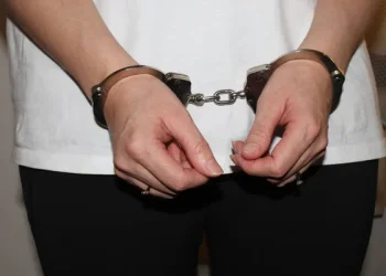 As ações levantam questionamentos sobre a profundidade da infiltração do crime organizado na política local