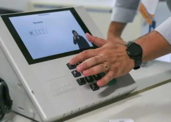 Lei garante liberdade para votar, com ressalvas para casos graves.