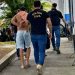 Agentes da Polícia Civil durante operação