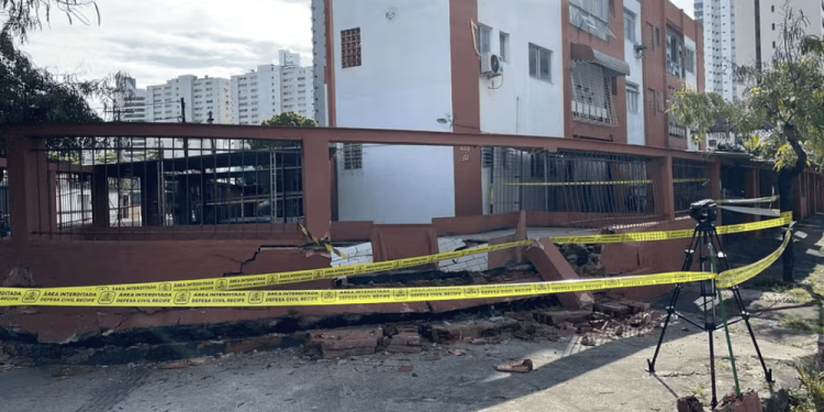 Vistoria apontou desabamento de fossa coletiva e um afundamento de um terreno próximo