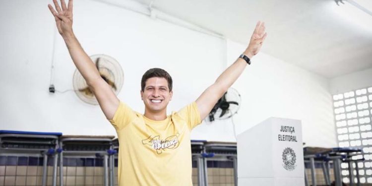 Prefeito do Recife, João Campos (PSB) é reeleito