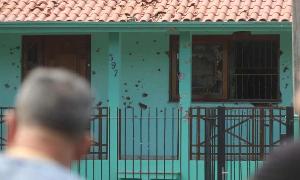 A casa do caminhoneiro Edson Crippa ficou crivada de balas